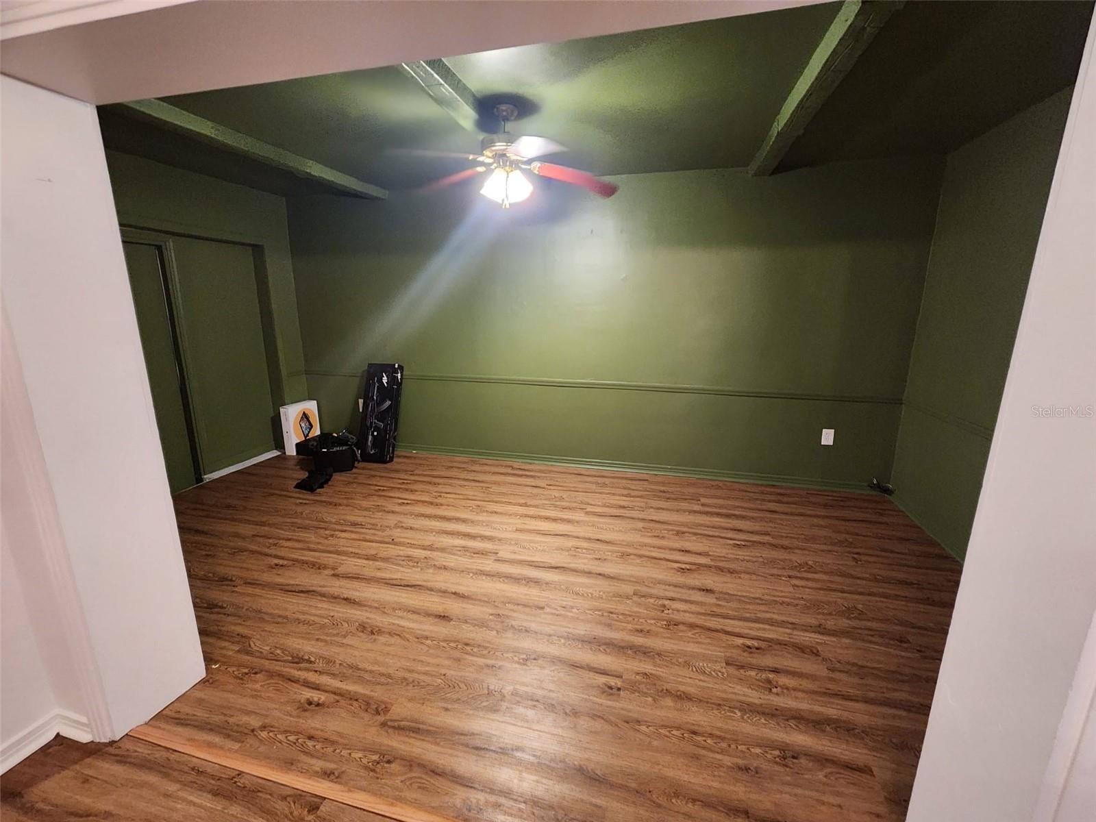 Image 15 of 18 For 2307 Hastings Street