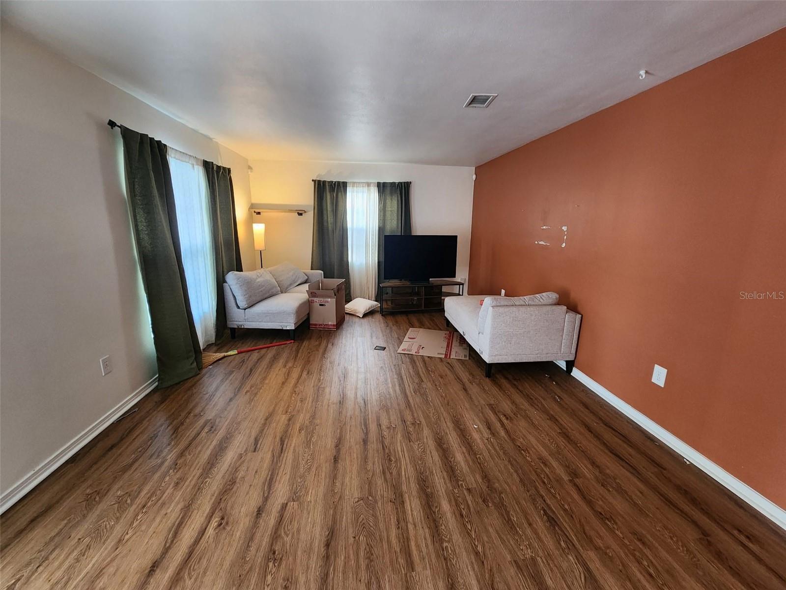 Image 17 of 18 For 2307 Hastings Street