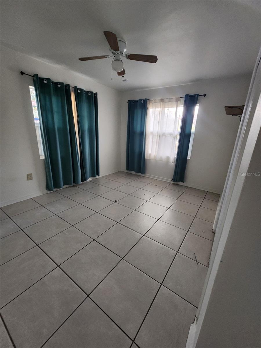 Image 5 of 18 For 2307 Hastings Street