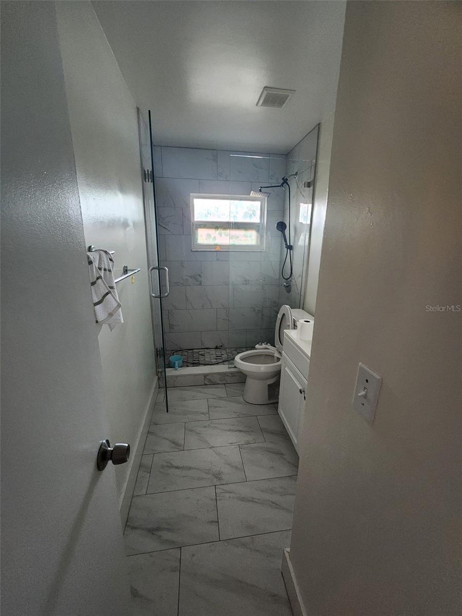 Image 8 of 18 For 2307 Hastings Street