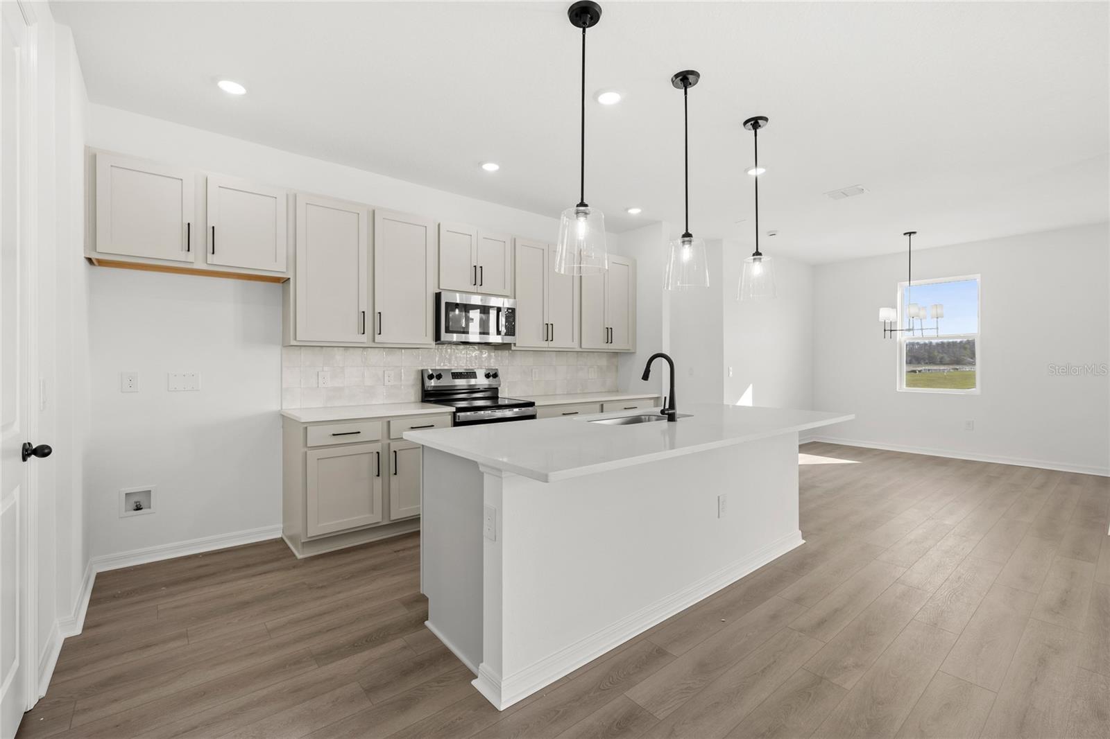 Image 18 of 48 For 2525 Broadwing Street