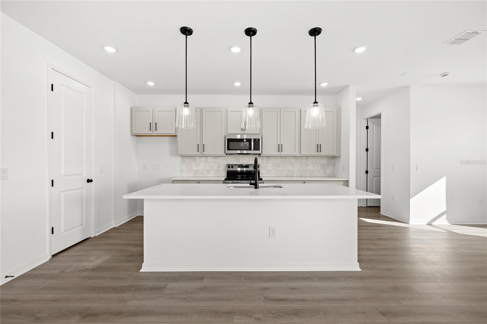 Image 19 of 48 For 2525 Broadwing Street