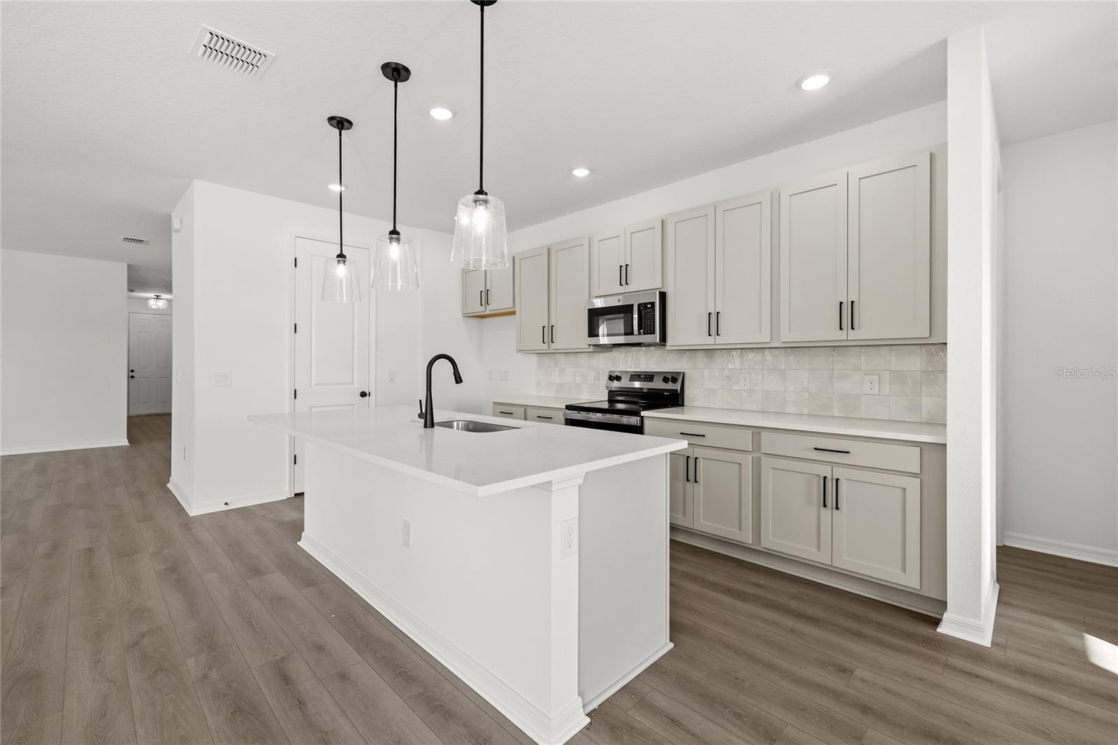 Image 22 of 48 For 2525 Broadwing Street