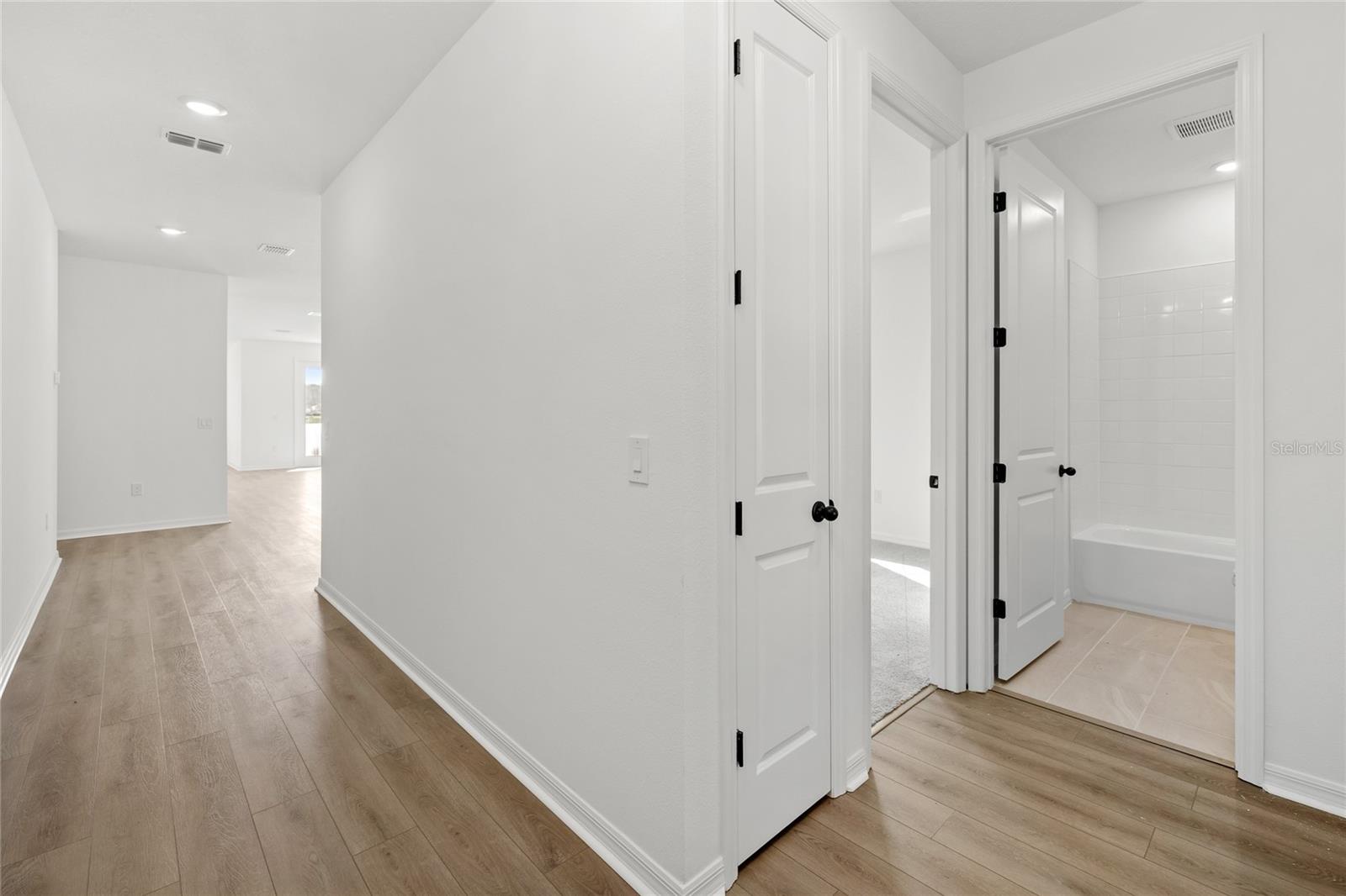 Image 5 of 48 For 2525 Broadwing Street