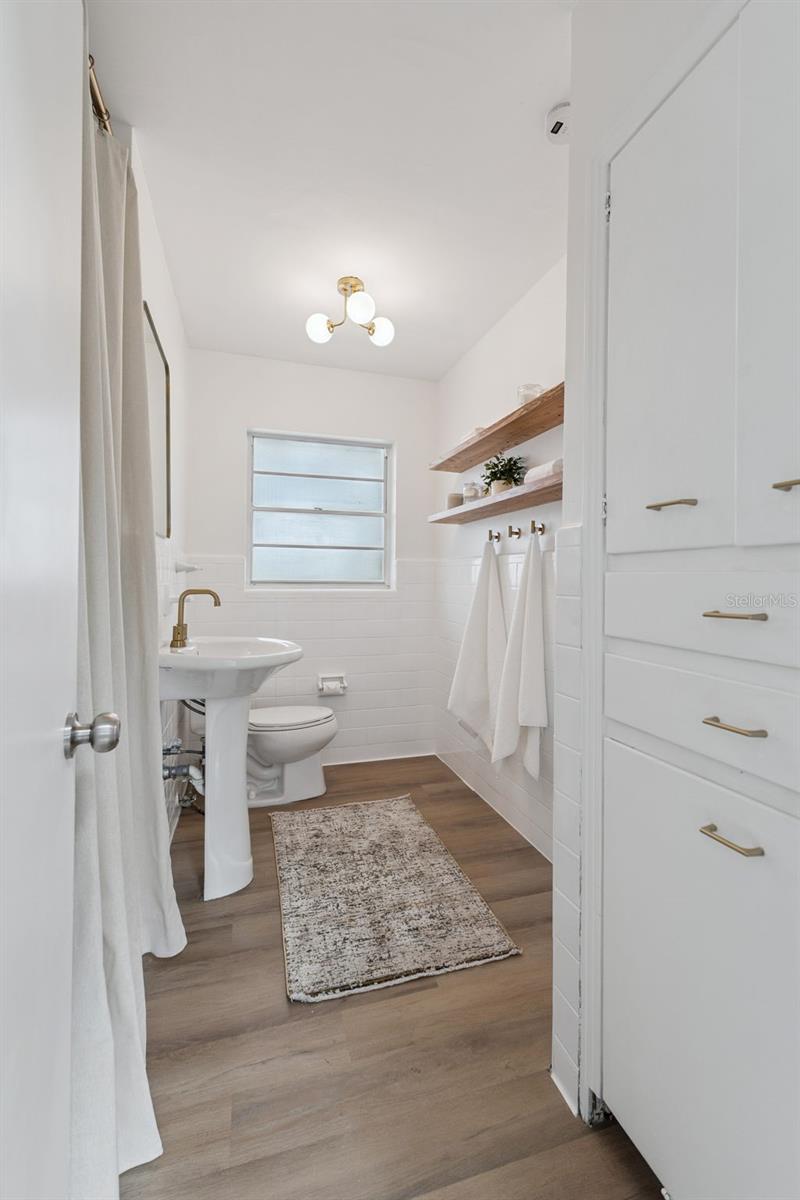 Image 12 of 52 For 1522 Hanson Avenue