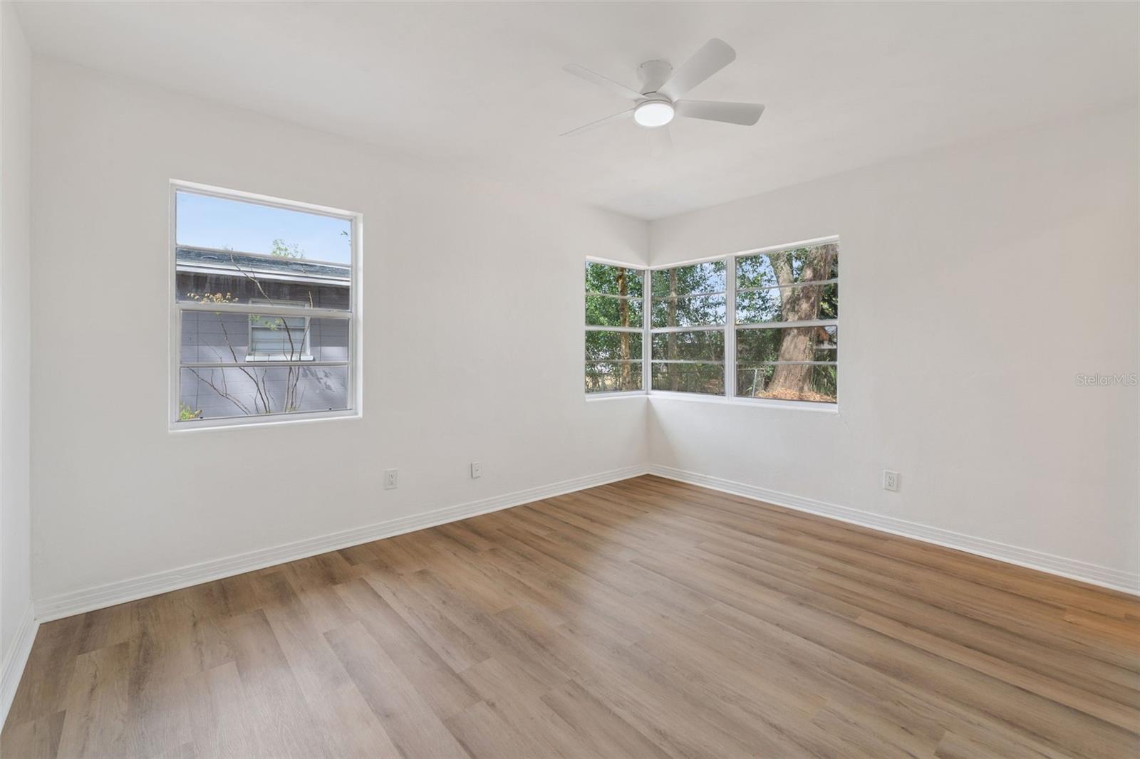 Image 17 of 52 For 1522 Hanson Avenue