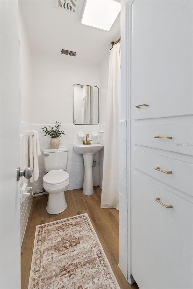 Image 19 of 52 For 1522 Hanson Avenue