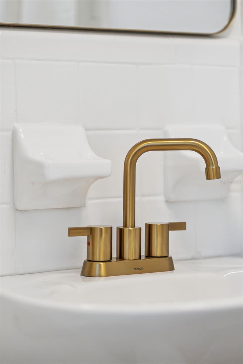 Image 21 of 52 For 1522 Hanson Avenue