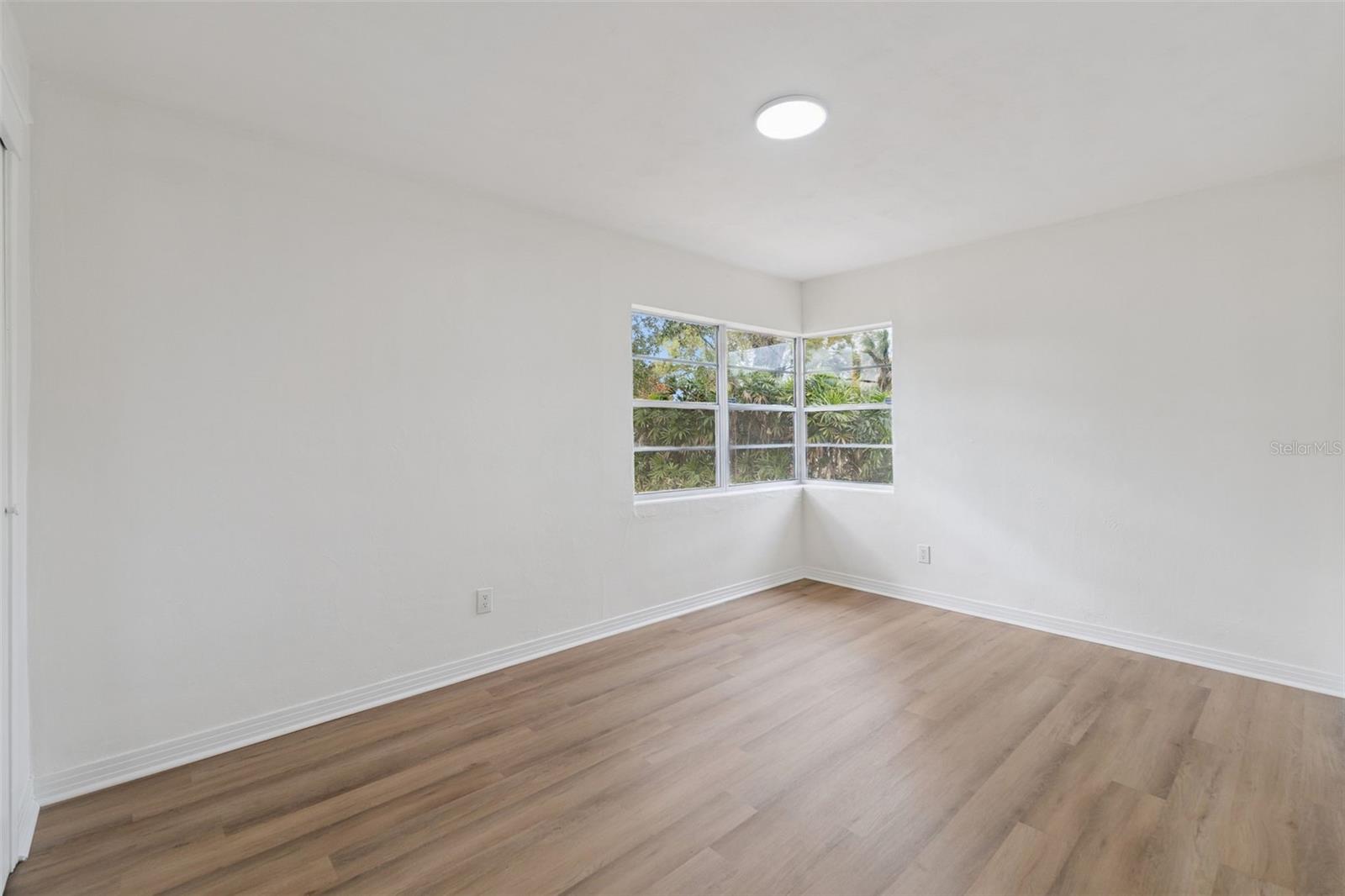 Image 23 of 52 For 1522 Hanson Avenue