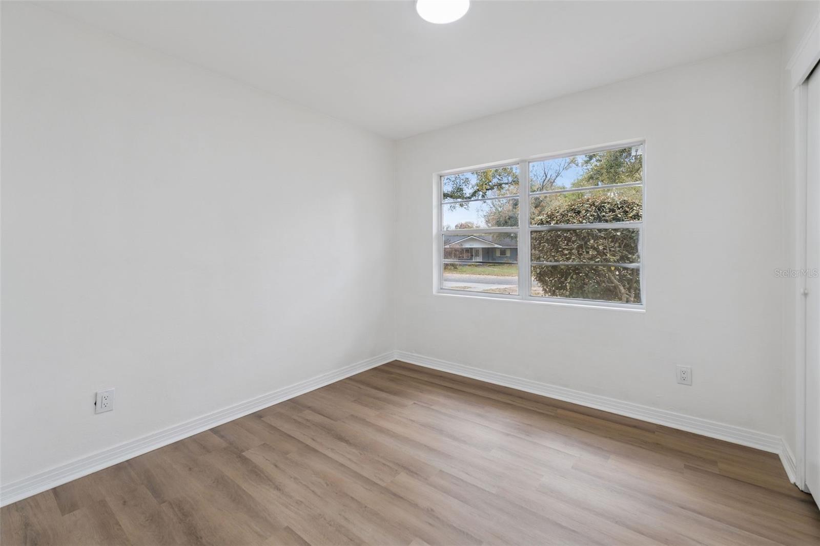 Image 26 of 52 For 1522 Hanson Avenue