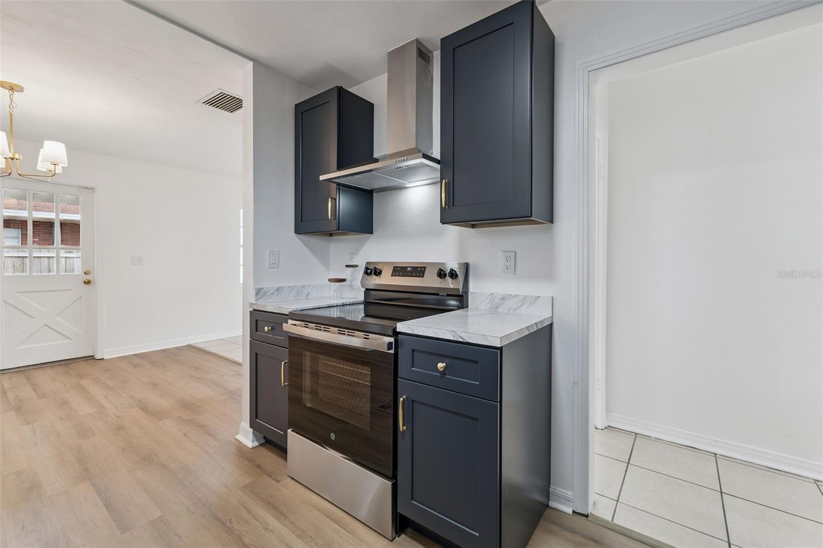 Image 9 of 52 For 1522 Hanson Avenue