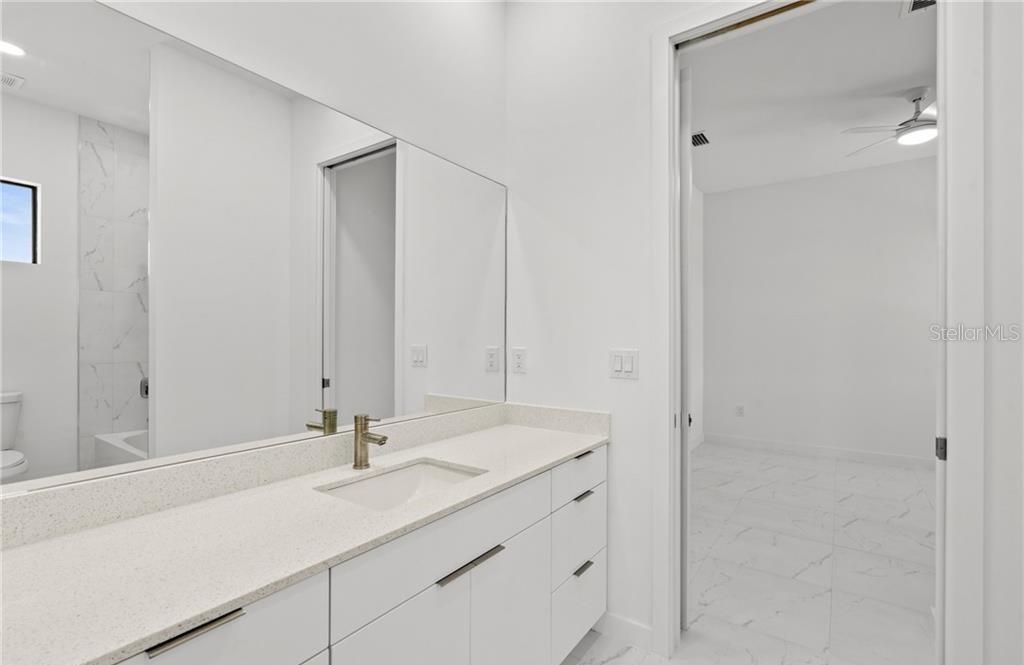 Image 21 of 30 For 3927 40th Terrace