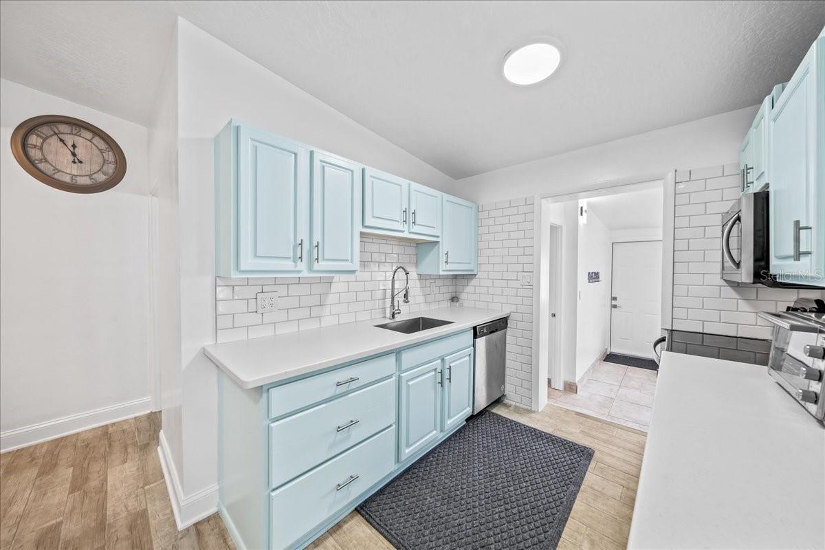 Image 11 of 30 For 215 Jefferson Avenue