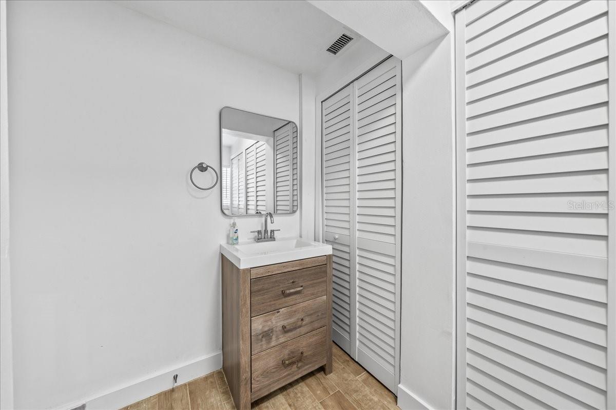 Image 15 of 30 For 215 Jefferson Avenue