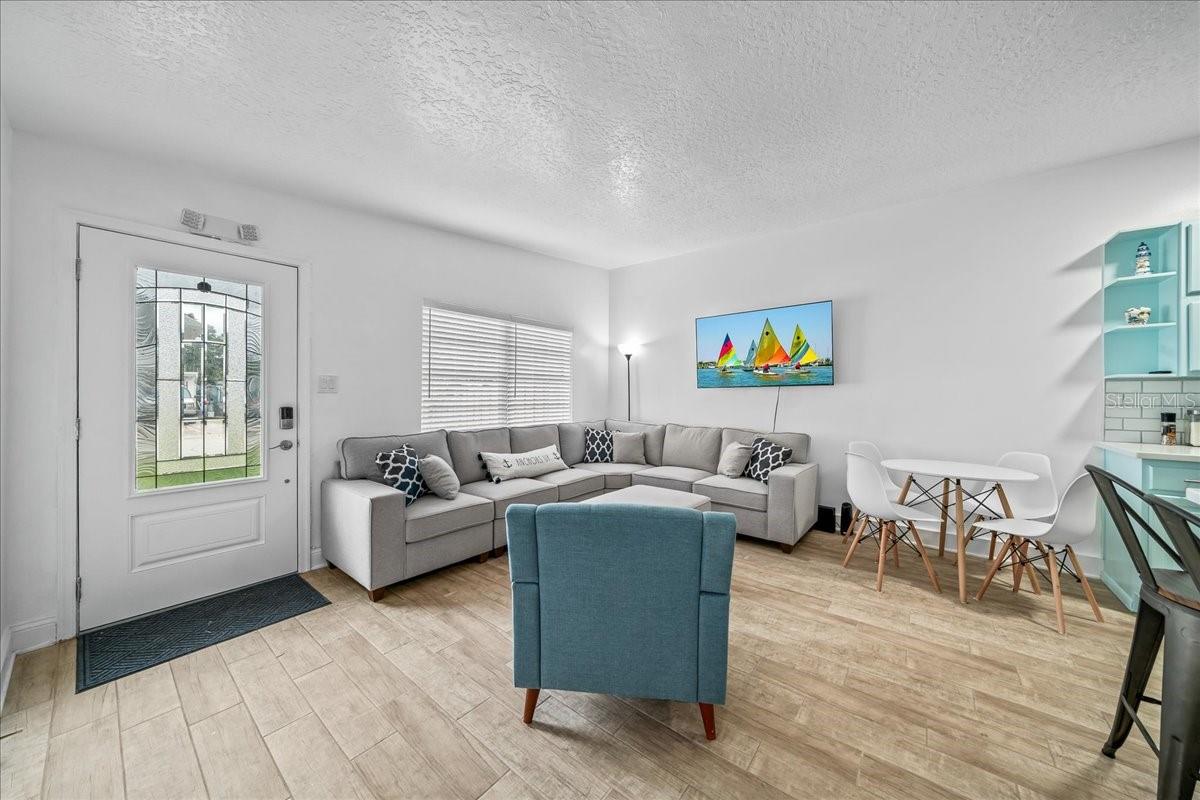 Image 5 of 30 For 215 Jefferson Avenue