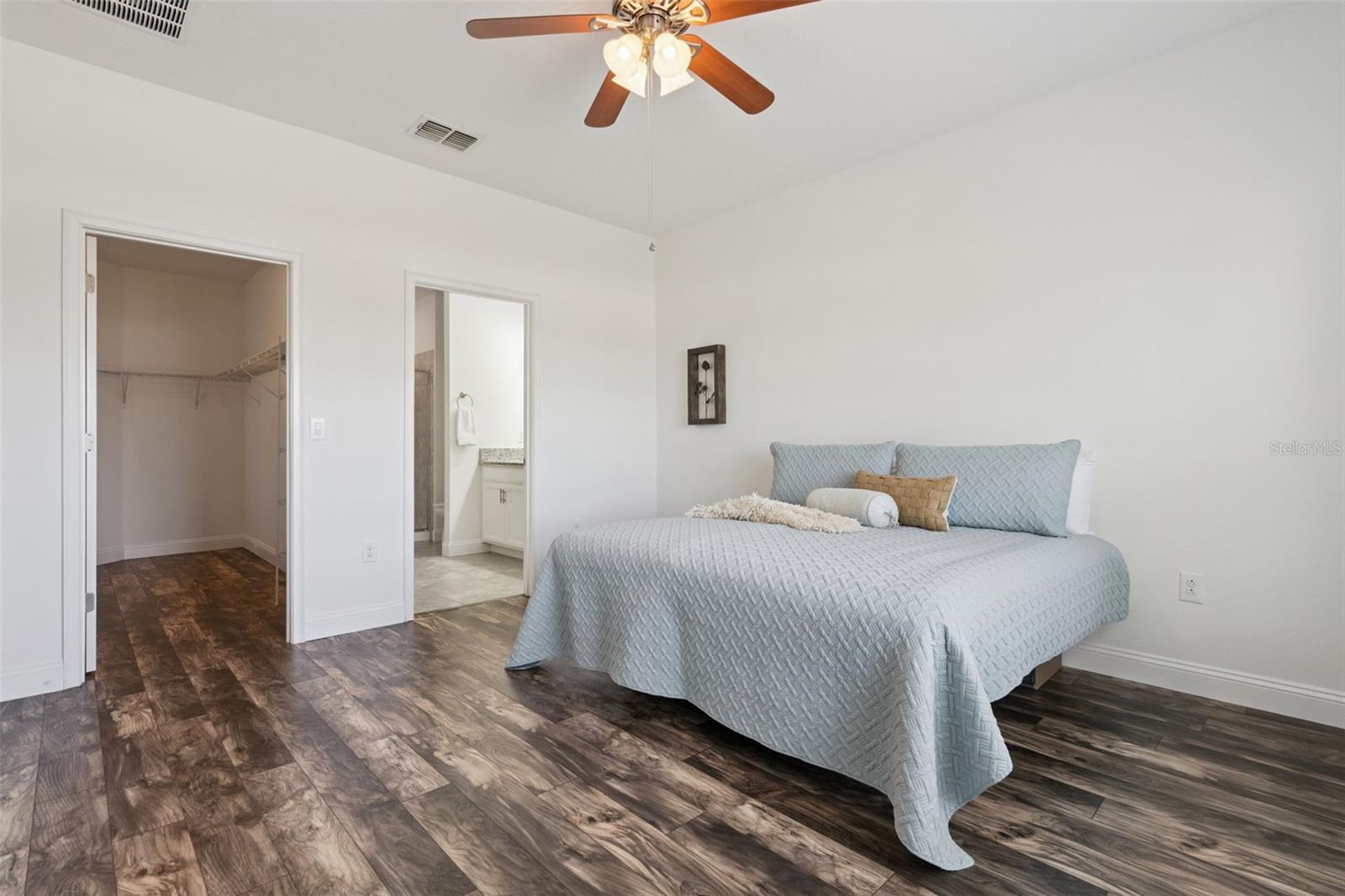 Image 37 of 64 For 3551 Fairwaters Court C