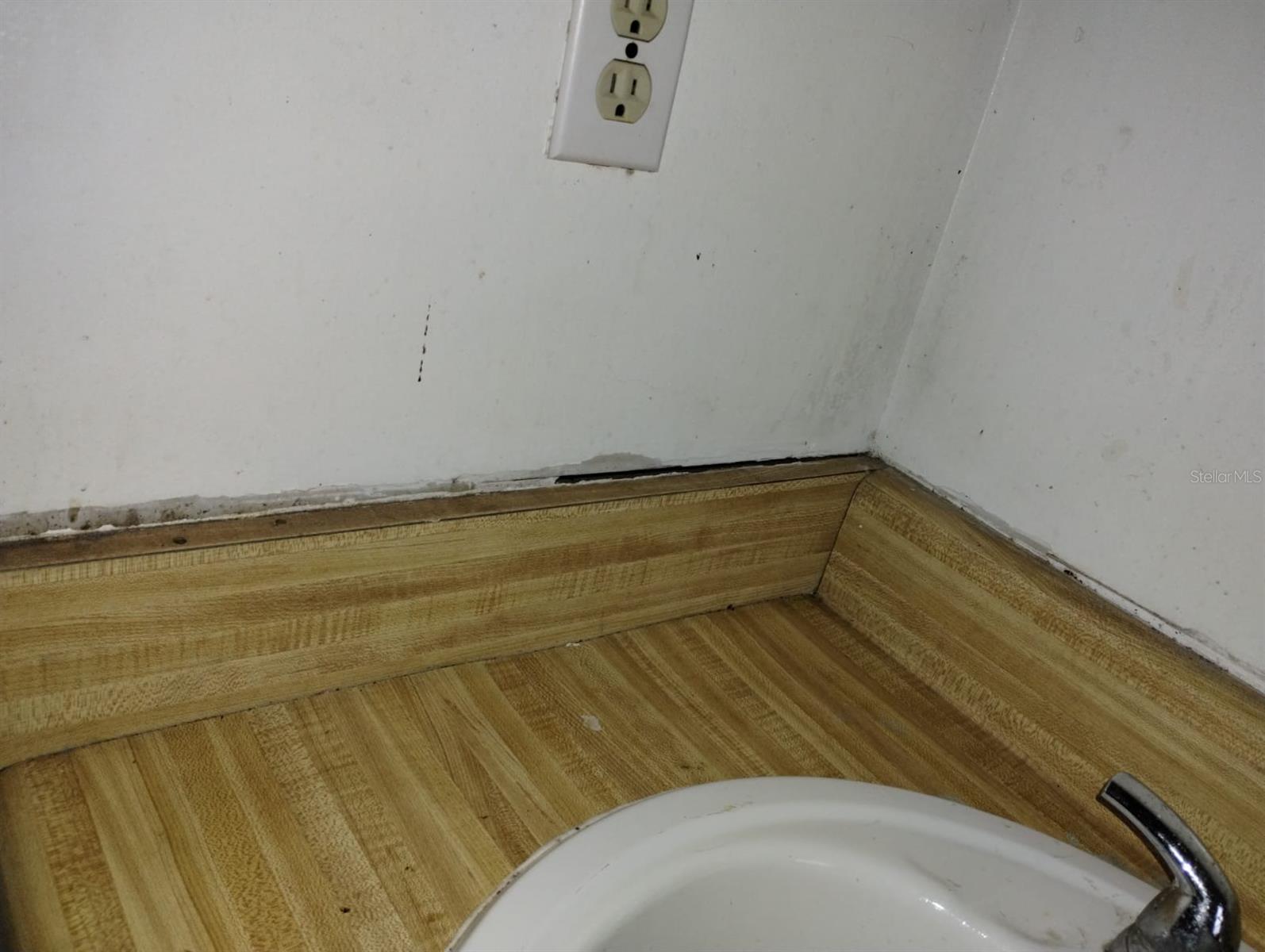 Image 10 of 22 For 800 Nicole Boulevard