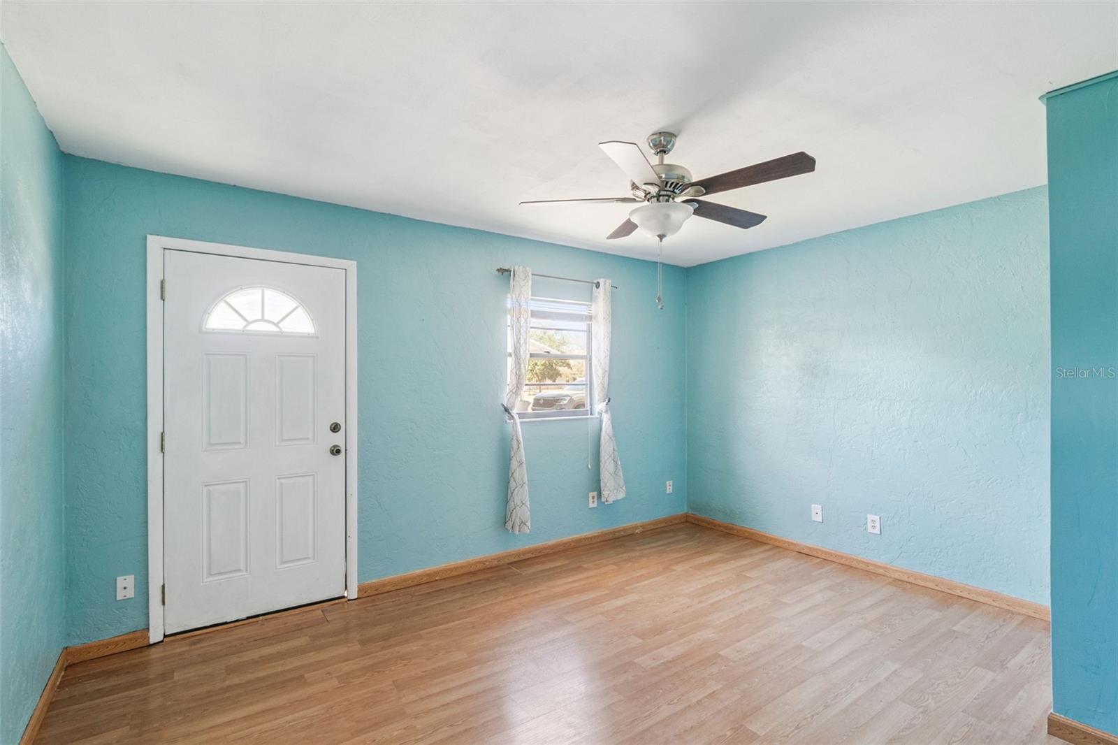 Image 13 of 50 For 478 Oxford Drive