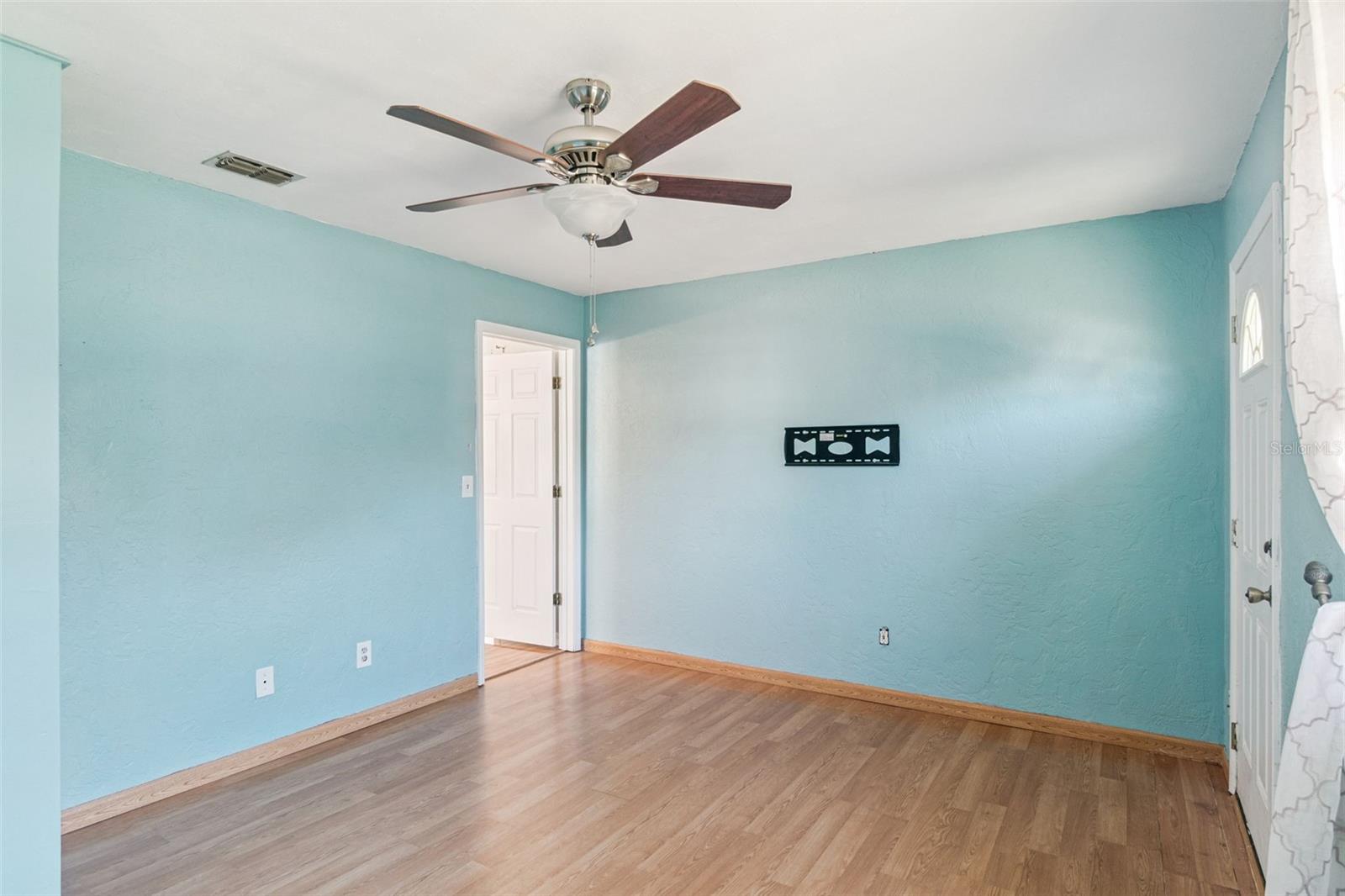 Image 14 of 50 For 478 Oxford Drive