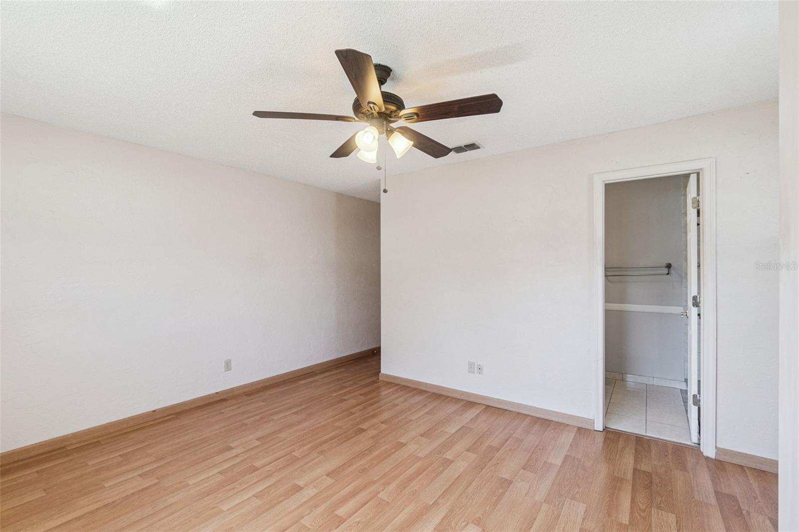 Image 19 of 50 For 478 Oxford Drive