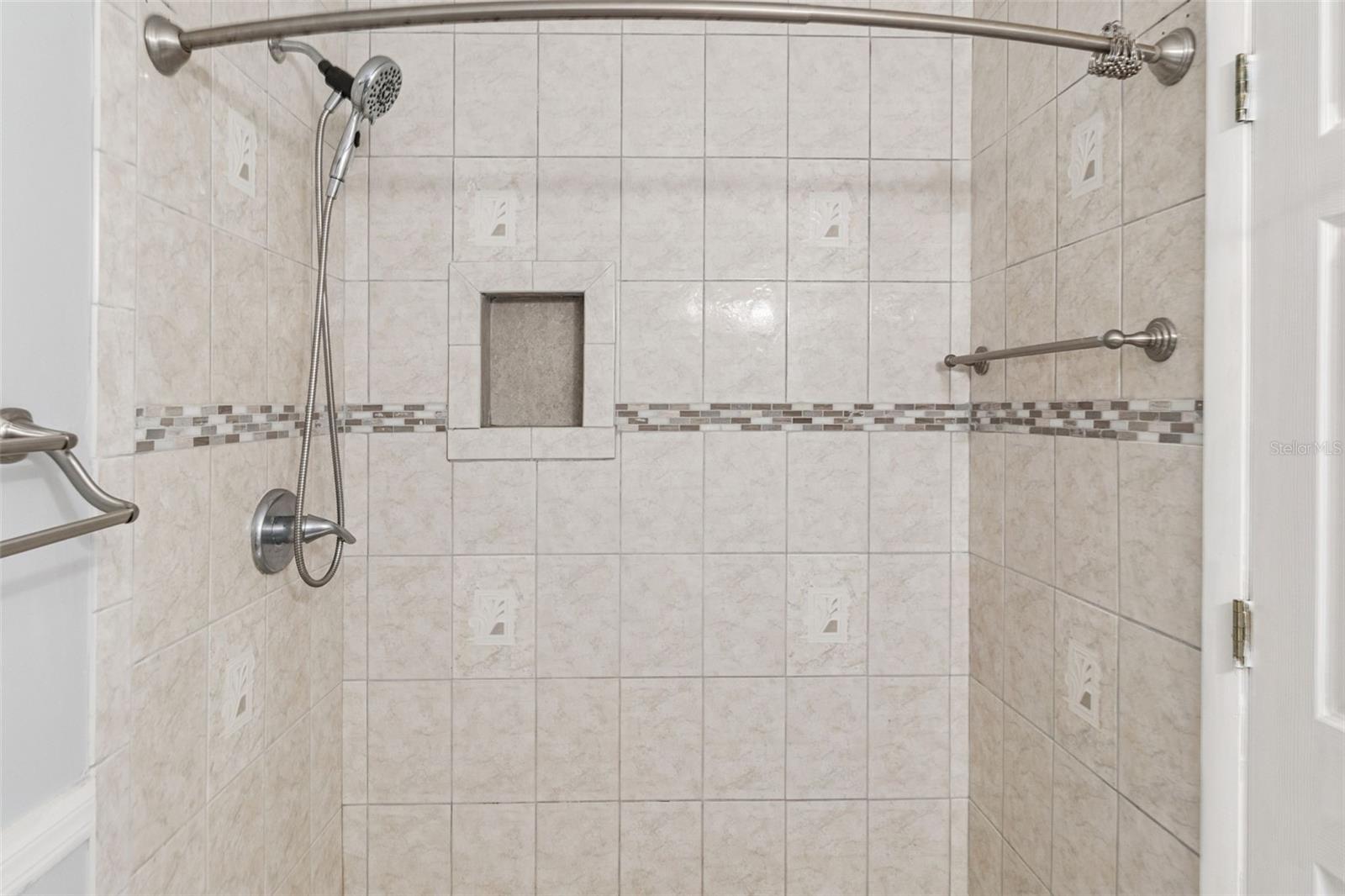 Image 23 of 50 For 478 Oxford Drive