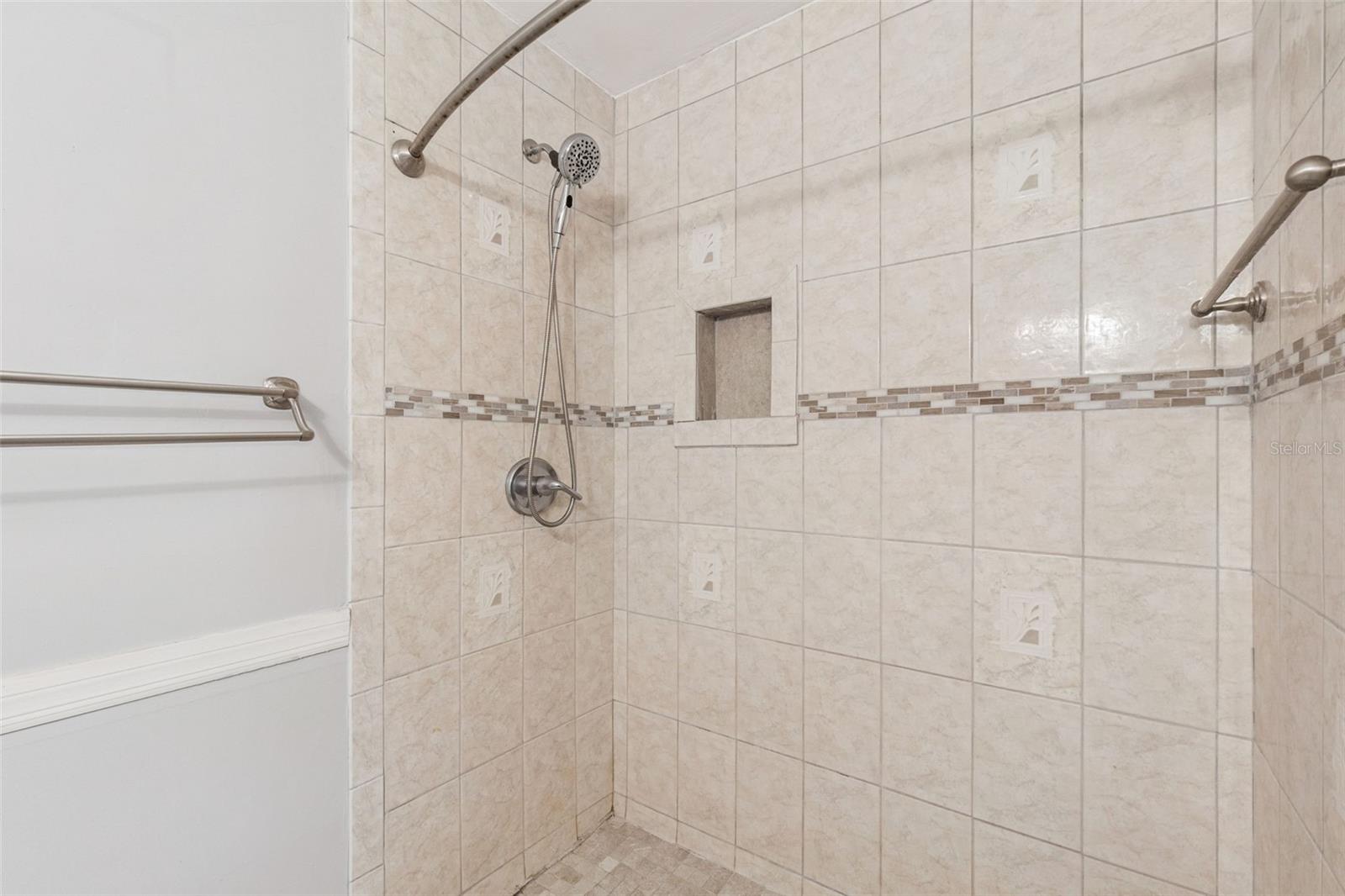 Image 24 of 50 For 478 Oxford Drive