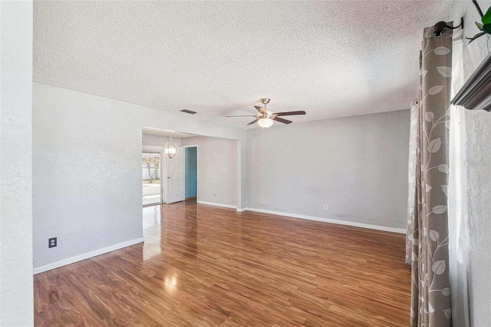 Image 4 of 50 For 478 Oxford Drive