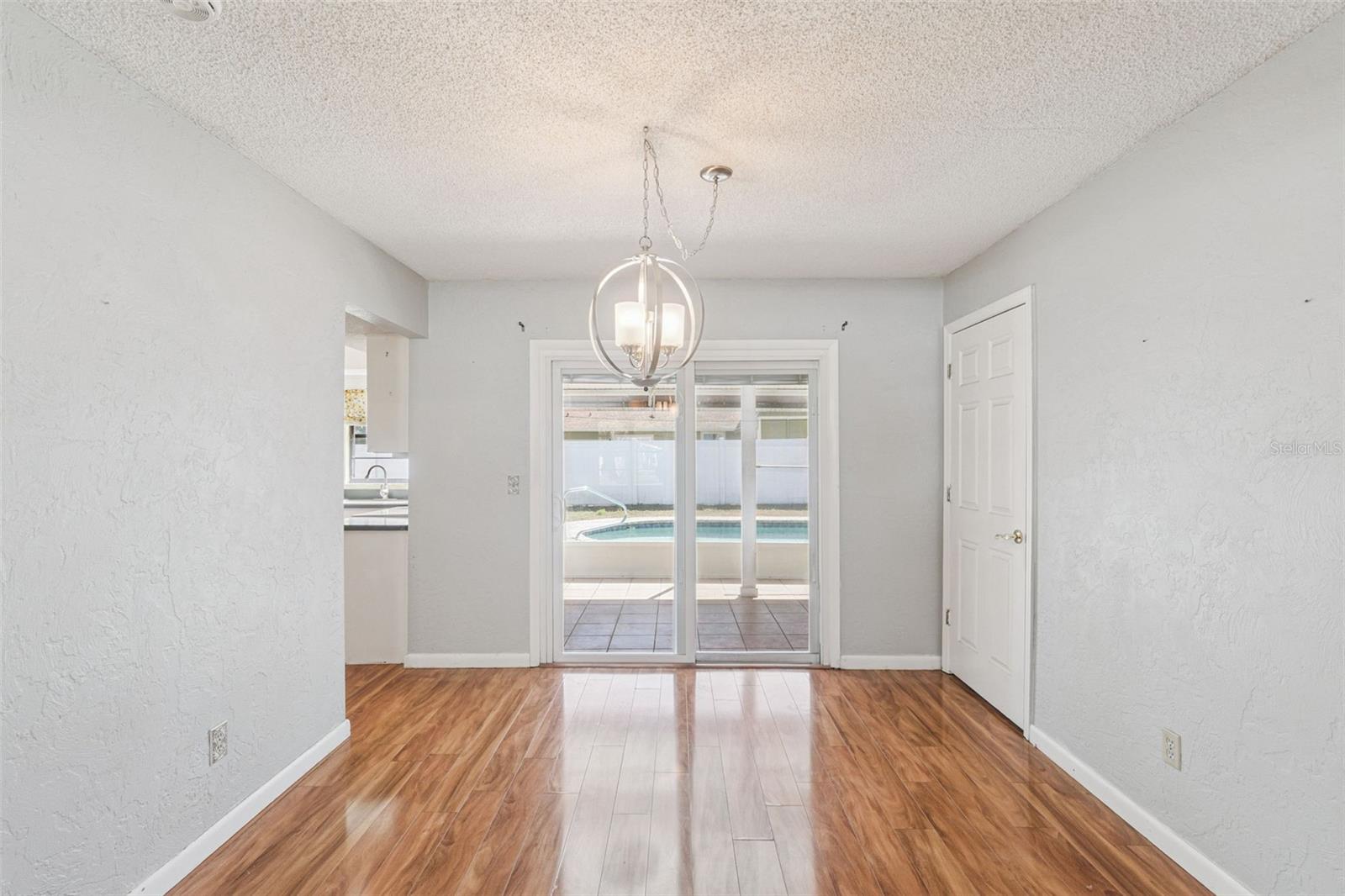 Image 7 of 50 For 478 Oxford Drive