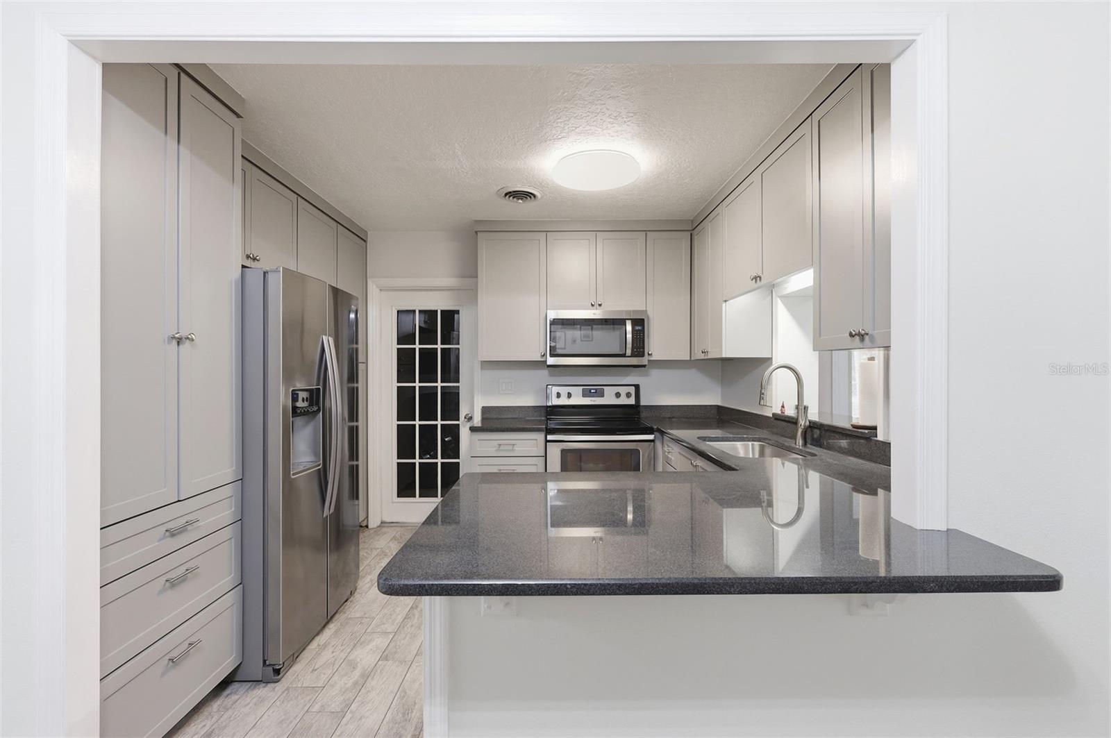 Listing photo id 9 for 1291 Oxford Road