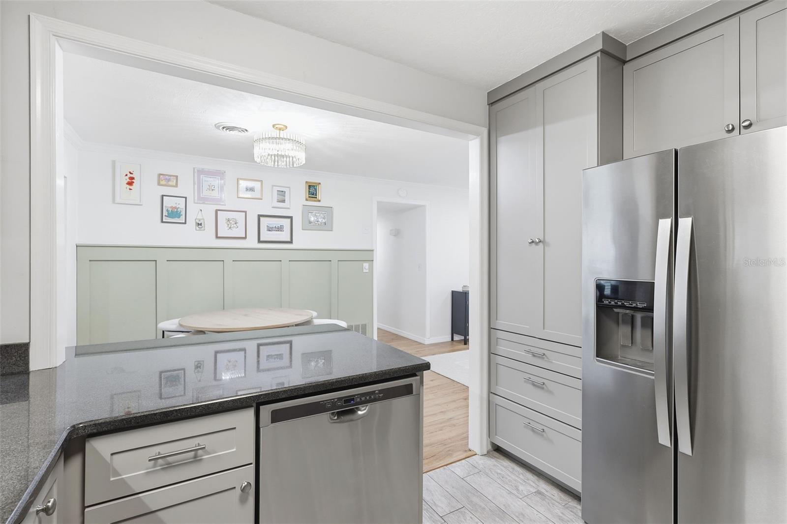 Listing photo id 12 for 1291 Oxford Road