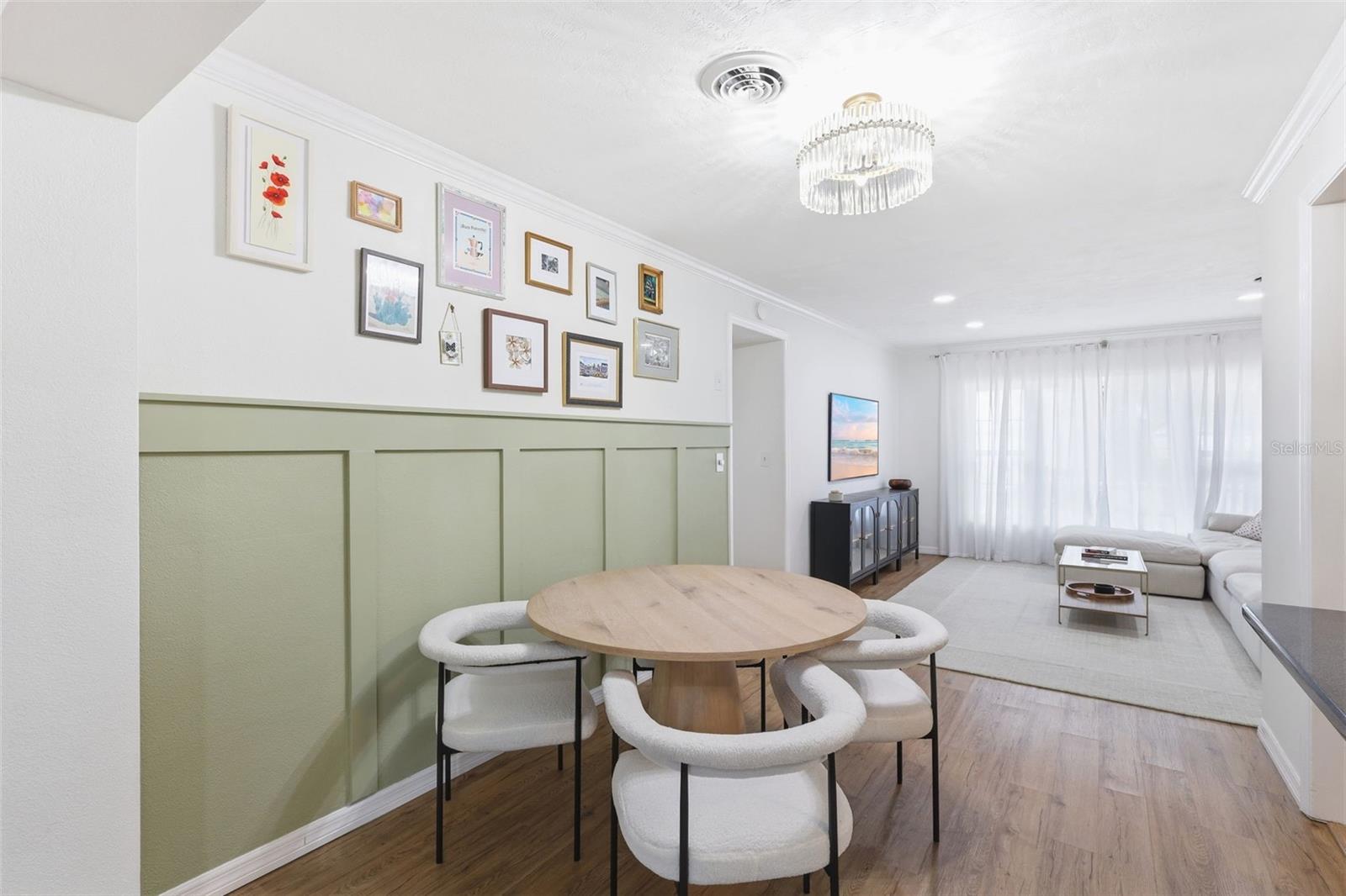 Listing photo id 19 for 1291 Oxford Road