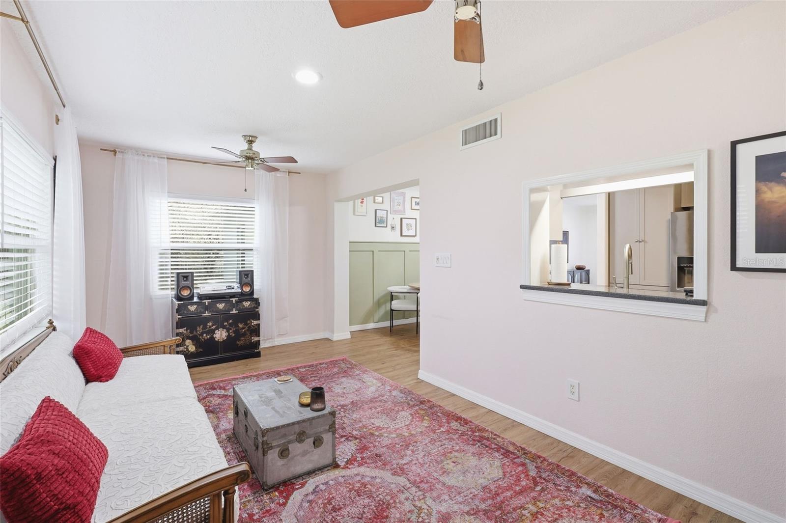 Listing photo id 22 for 1291 Oxford Road