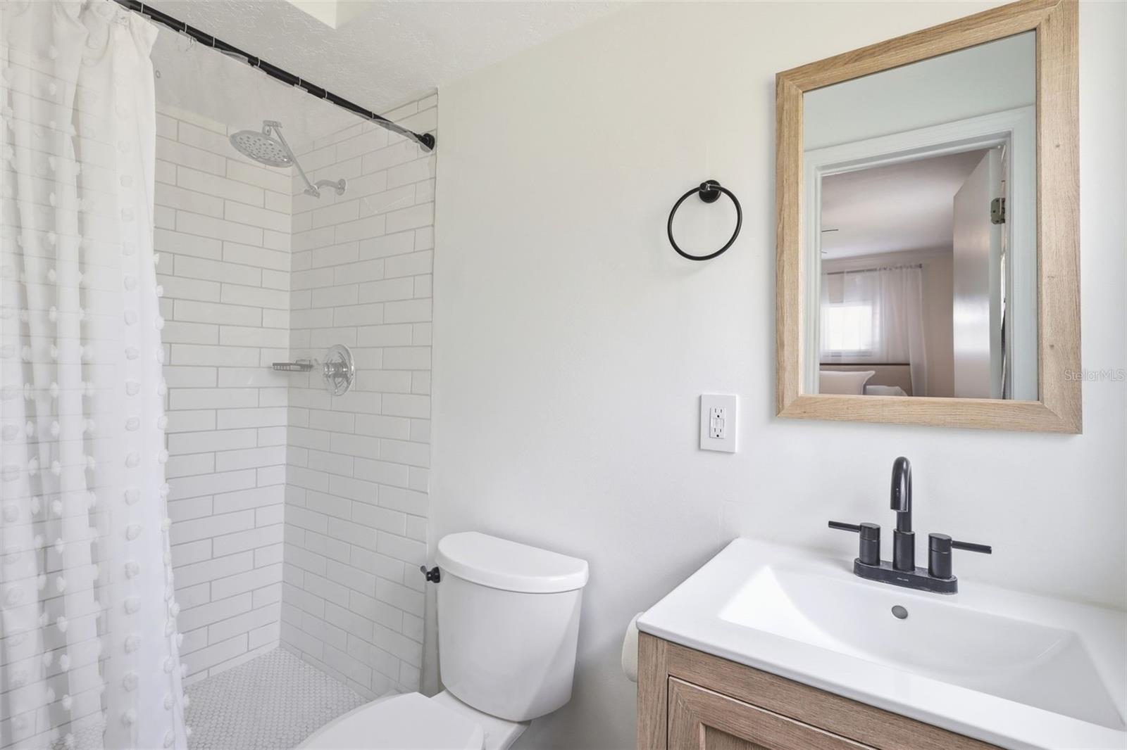 Listing photo id 26 for 1291 Oxford Road