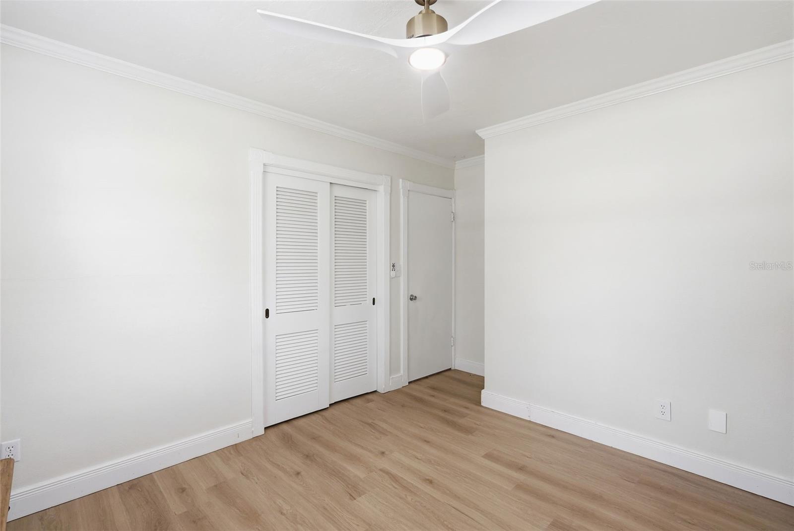 Listing photo id 27 for 1291 Oxford Road