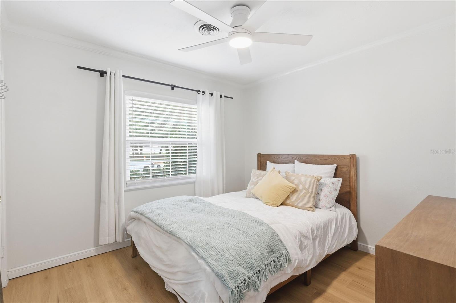 Listing photo id 28 for 1291 Oxford Road