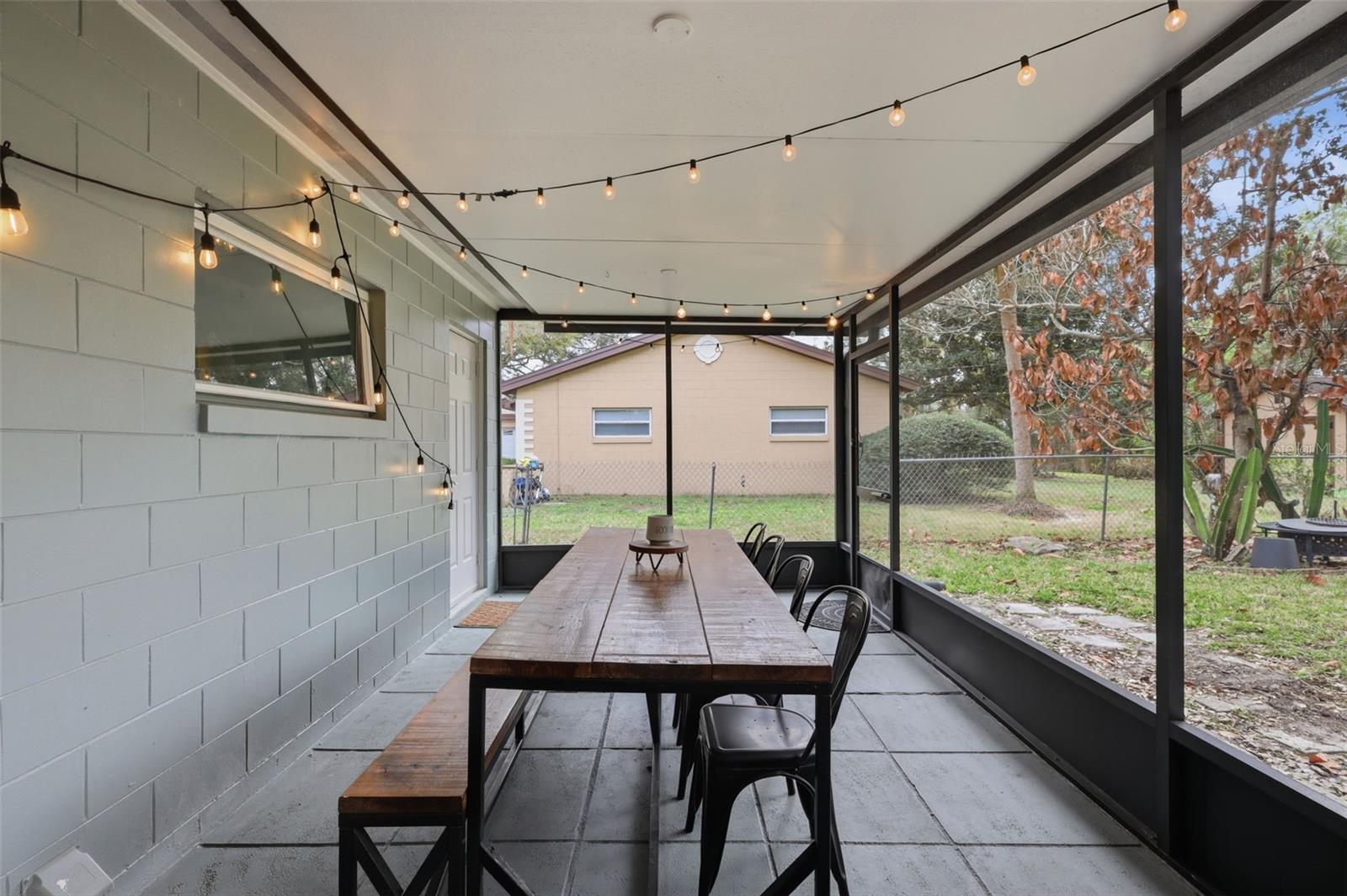 Listing photo id 30 for 1291 Oxford Road