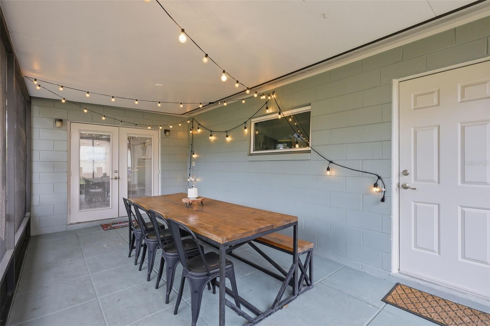 Listing photo id 31 for 1291 Oxford Road