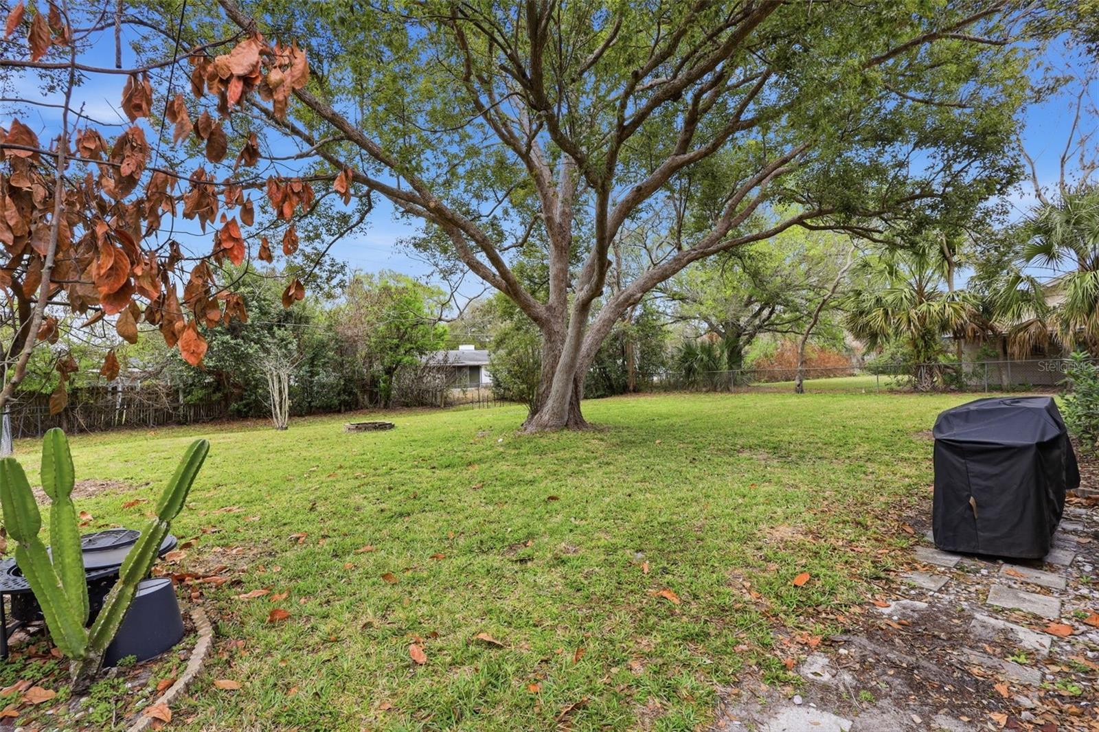 Listing photo id 32 for 1291 Oxford Road