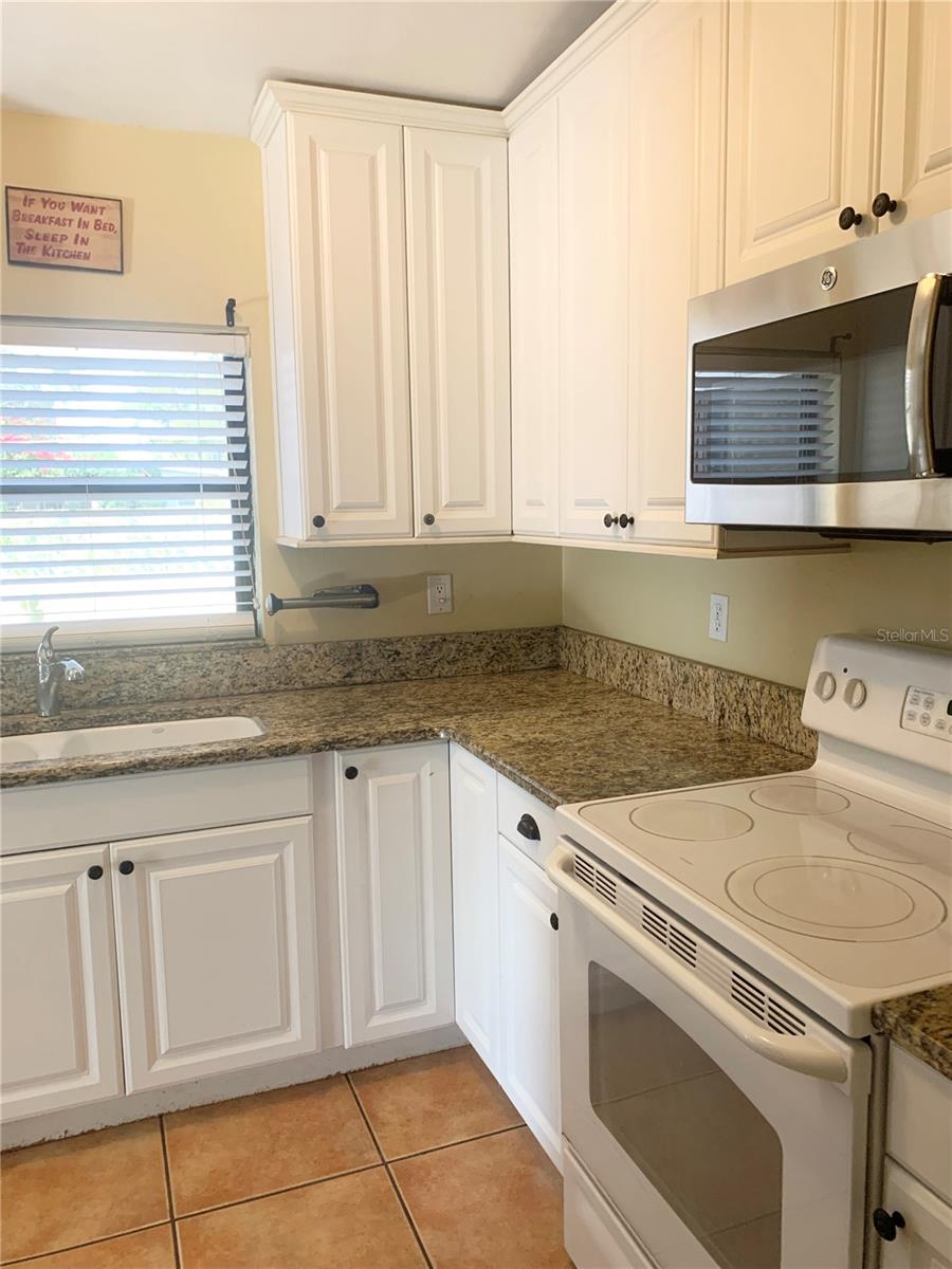 Image 9 of 22 For 2701 Nancy Street