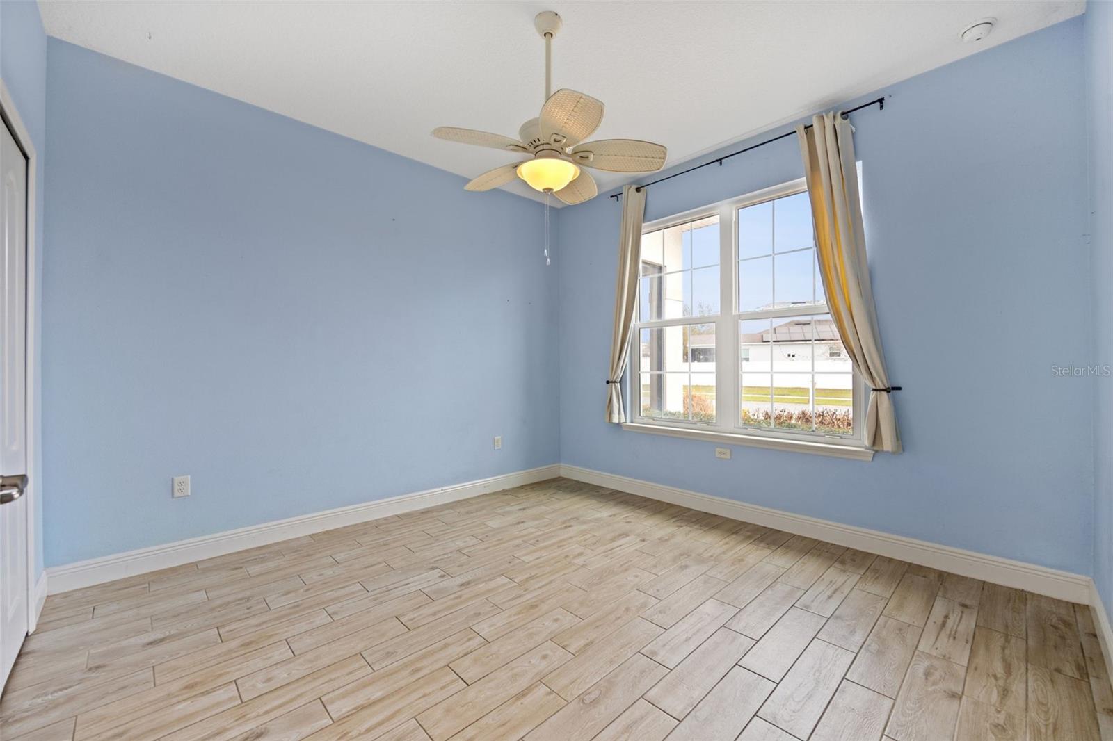 Image 25 of 38 For 735 Black Eagle Drive