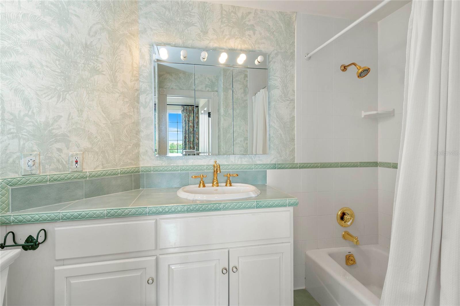 Image 15 of 25 For 1110 Ivanhoe Boulevard 27