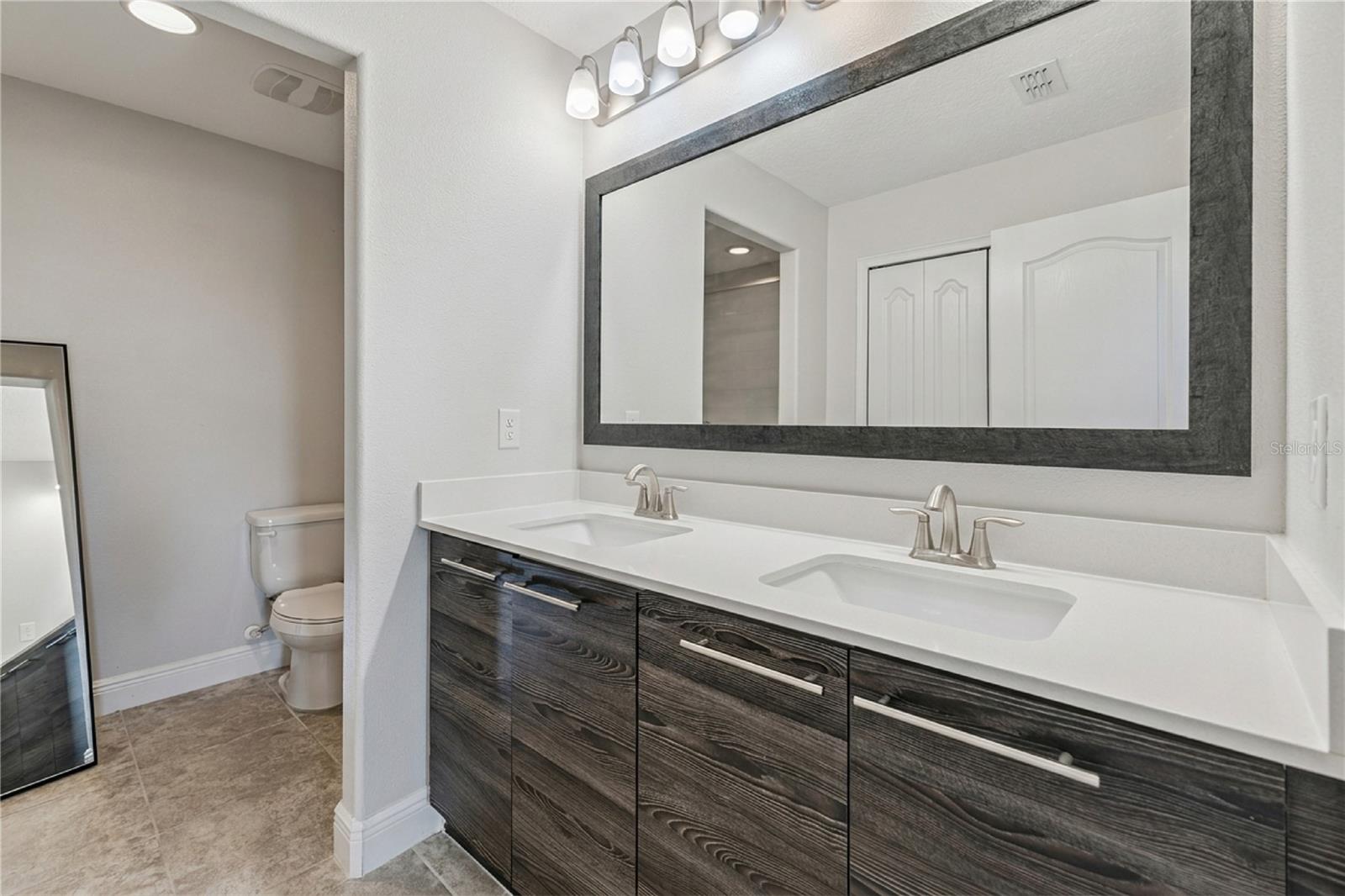 Image 6 of 39 For 130 Macaulay's Cove