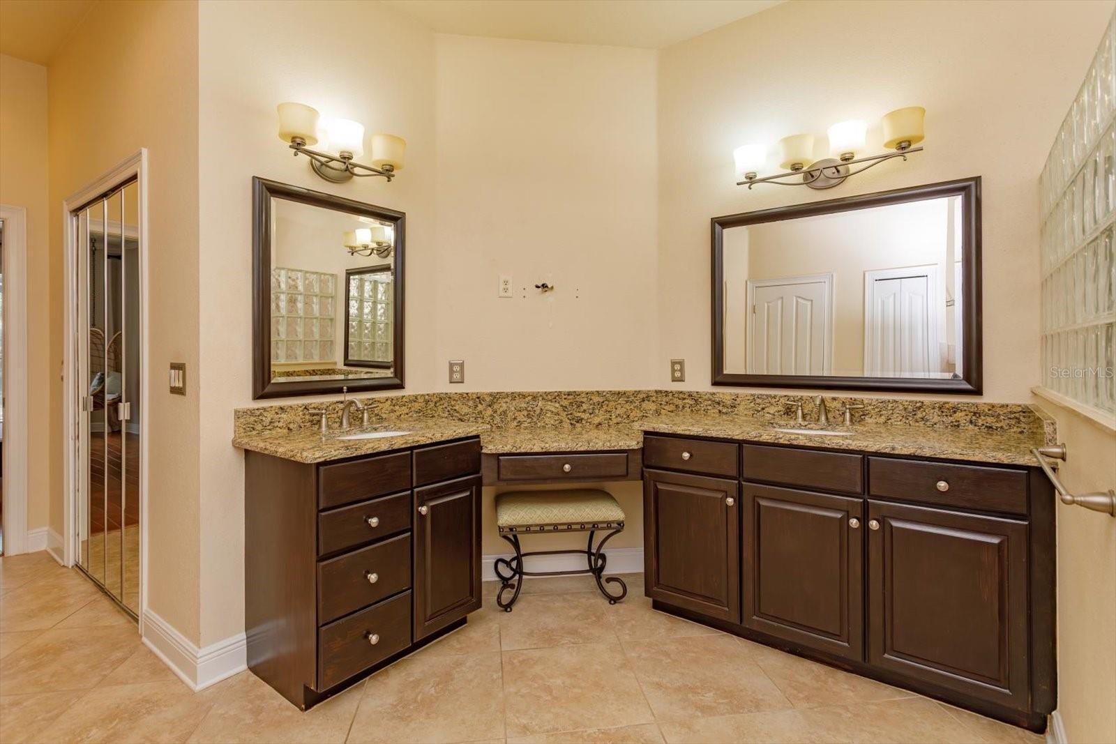 Image 18 of 41 For 8816 Great Cove Drive