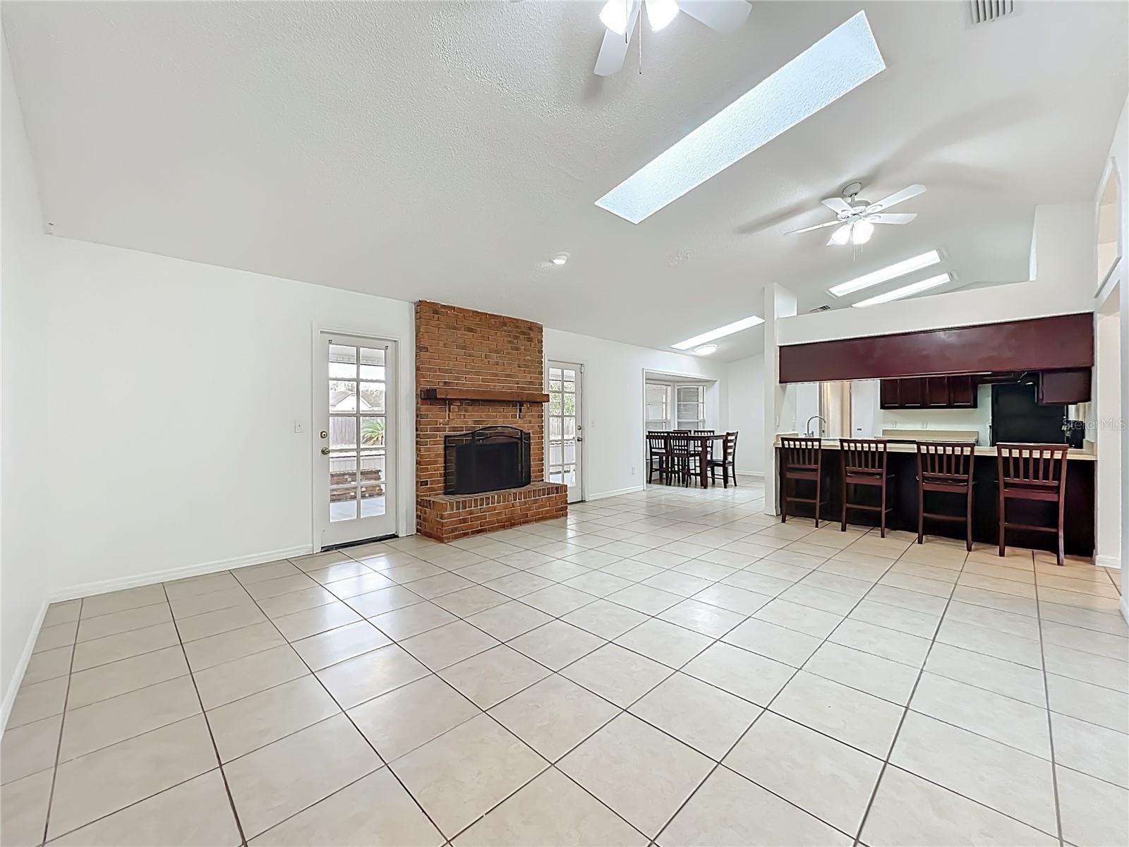 Image 18 of 59 For 1533 Sackett Circle