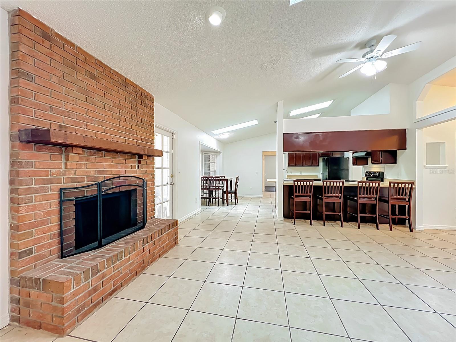 Image 19 of 59 For 1533 Sackett Circle