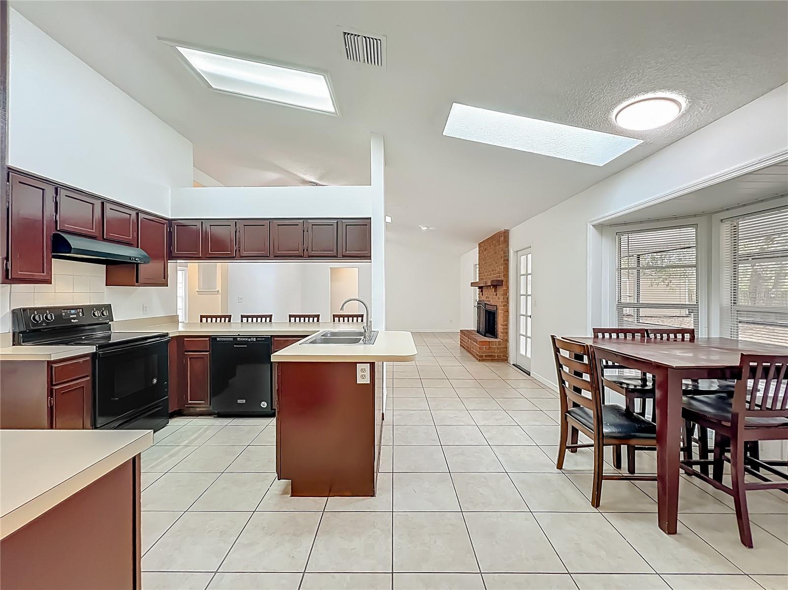 Image 20 of 59 For 1533 Sackett Circle