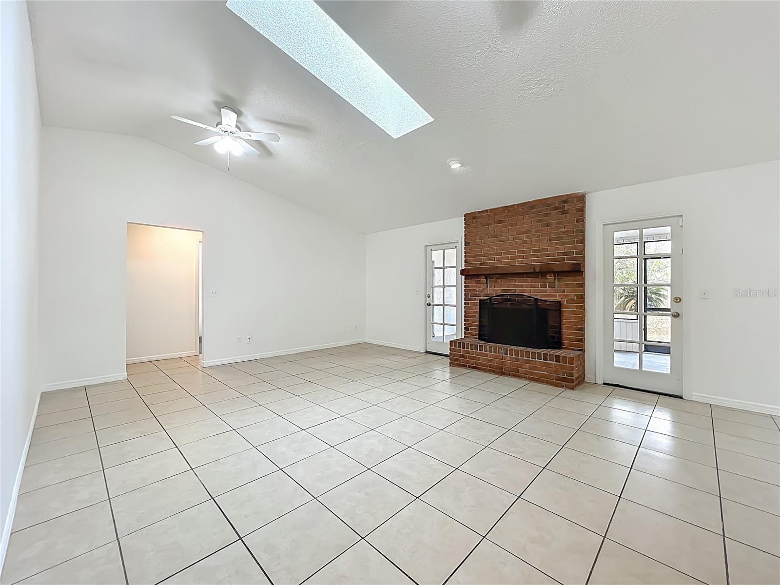 Image 31 of 59 For 1533 Sackett Circle