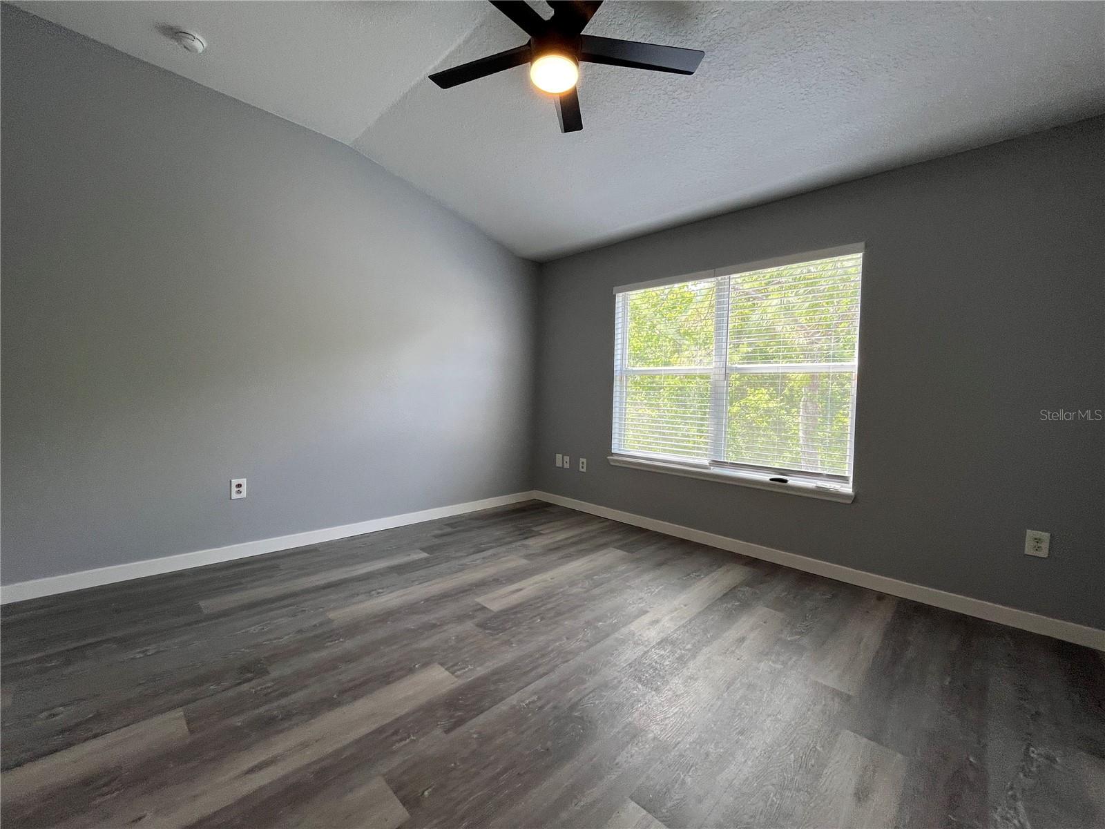 Listing photo id 9 for 6682 Goldenrod Road 137b
