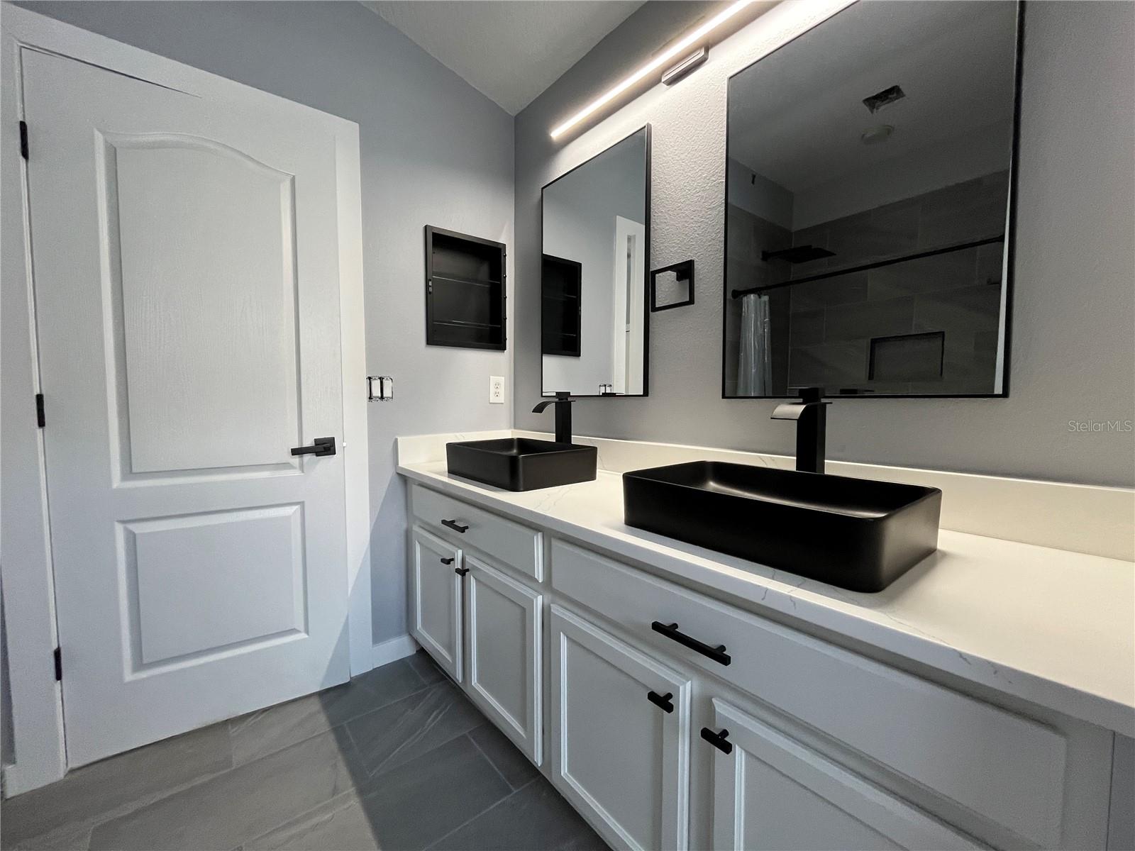 Listing photo id 12 for 6682 Goldenrod Road 137b