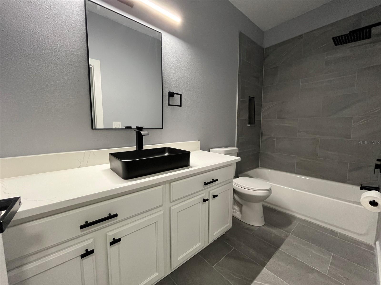 Listing photo id 15 for 6682 Goldenrod Road 137b